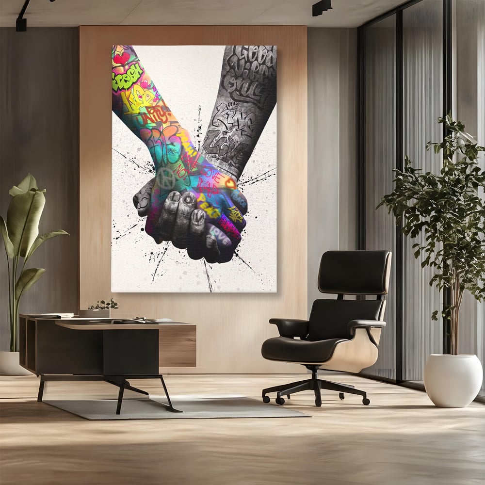 Tablou canvas cu tablou canvas cu maini desenate in stil graffiti, fara rama, pe sasiu de lemn, pe perete intr-un birou